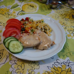 Vihannesriisiä ja kalkkunaa kermakastikkeessa.