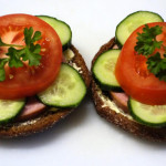 Reissumies-makkaravoileivät Toivon tapaan.