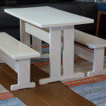 Pöytäkalusto lapsen lapselle. Malli ja toteutus ihan omani.