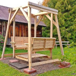 Uusin ja ehkä viimeinen monista tekemistäni pihakeinuista. Malli omani, rakennettu 2024.