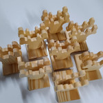 Servettitelineitä "poro". Havupuu, kuumavahattu mehiläisvahalla. Mallisuunnittelu ja toteutus tässäkin omani.