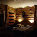 "Unten mailla tyynykin on työkalu" (itse keksimäni sanonta, jonka olen laittanut Hatti Jahusen suuhun, hänkin itse luomani mielikuvitushahmo).